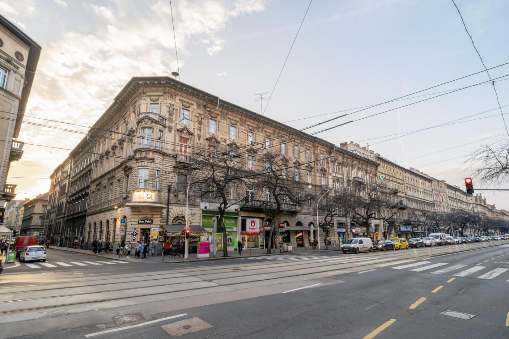 Downtown Delight - Erzsebet Blvd - 13 Ppl Daire Budapeşte Dış mekan fotoğraf